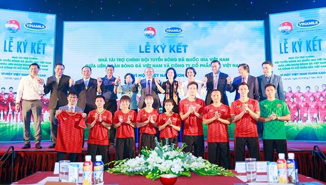 Vinamilk tài trợ chính cho các đội tuyển bóng đá Việt Nam