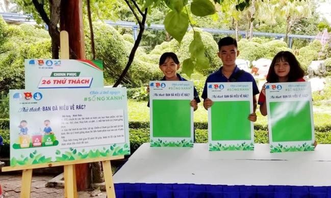 Trang bị bình thủy tinh cho cán bộ, công chức
