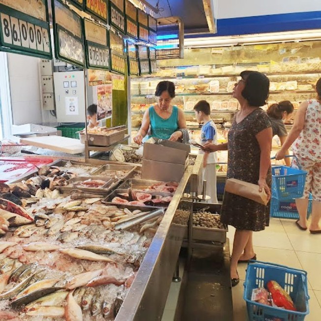 Phụ nữ 'hiến kế' chống rác thải nhựa