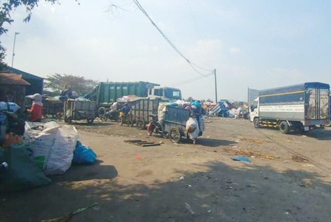 Cần hỗ trợ nhiều hơn cho người thu gom rác dân lập