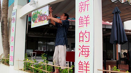 Vụ “phố” Trung Quốc ở Đà Nẵng: Tháo dỡ các biển hiệu sai quy định