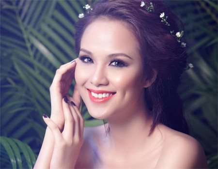 Diễm Hương không bị tước vương miện hoa hậu