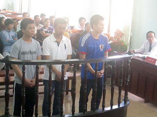 Em nổ súng bắn chết anh, lĩnh 16 năm tù