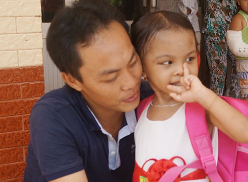 Bé 4 tuổi bị đánh dã man: Chính thức xác nhận cha ruột