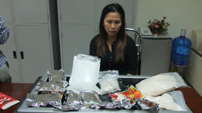 Nữ quái chuyển 5kg ma túy về Việt Nam