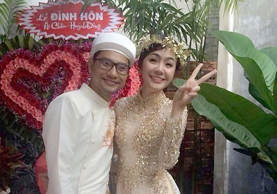 Huỳnh Đông diện áo dài khăn đóng đi hỏi cưới Ái Châu