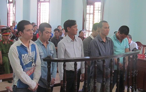 Thiếu nợ 300 nghìn đồng, chém cả chủ nợ và người can ngăn