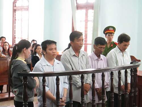 Giám đốc vẽ giấy, bán đất khống lãnh 30 năm tù