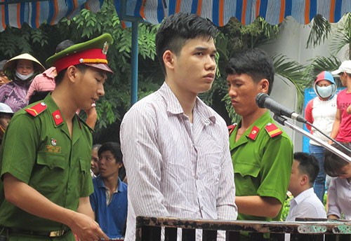 Tử hình kẻ giết bạn để xù tiền thua độ đá banh