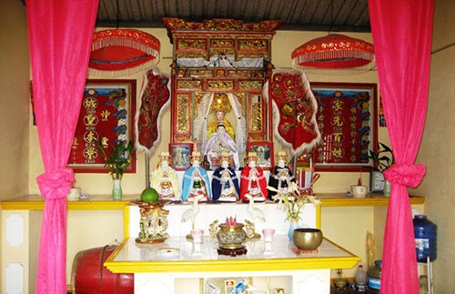 Kỳ lạ ngôi miếu thờ ‘bà’ rắn ở Đồng Nai