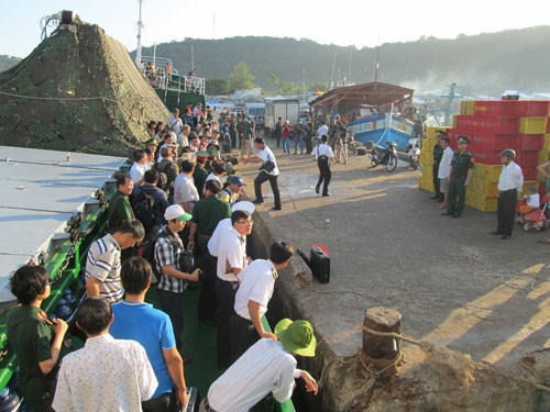 Chúc tết quân, dân quần đảo Thổ Chu