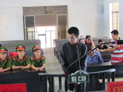 Yêu nhầm trẻ em, lãnh án 16 năm tù
