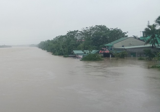 Thừa Thiên-Huế: 1 người bị nước lũ cuốn mất tích
