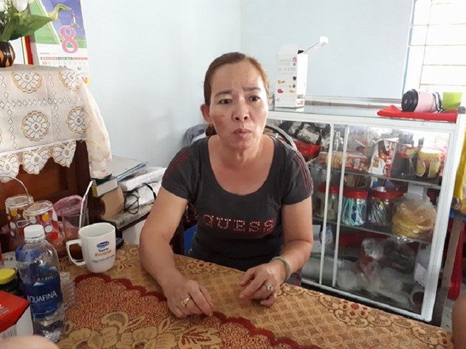 Đang nằm trên giường bị cướp kề dao lấy vàng