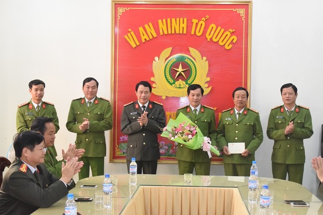 Khen thưởng ban chuyên án phá ổ bạc trăm tỉ
