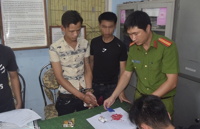 Bắt nam thanh niên tàng trữ 200 viên ma túy
