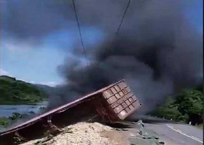 Container lao xuống vực, bốc cháy dữ dội