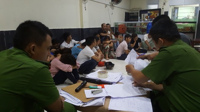 Phá sòng bạc có 2 người cảnh giới ở Huế