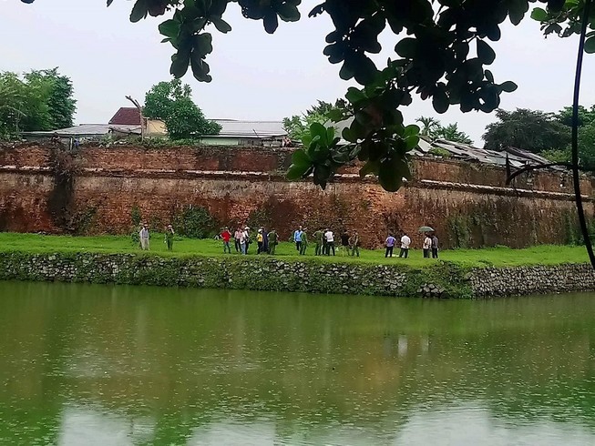 Bị đuổi đánh, thanh niên nhảy xuống hồ tử vong