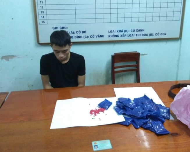 Thuê taxi chở 8.000 viên ma túy
