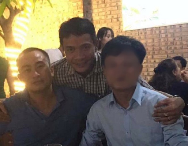 Tạm đình chỉ công tác thiếu tá đăng ảnh ăn nhậu với đương sự