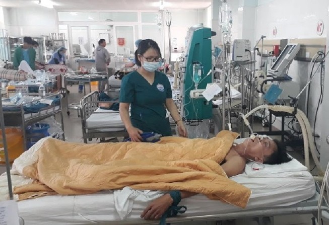 Truyền 15 lon bia cứu bệnh nhân ngộ độc rượu