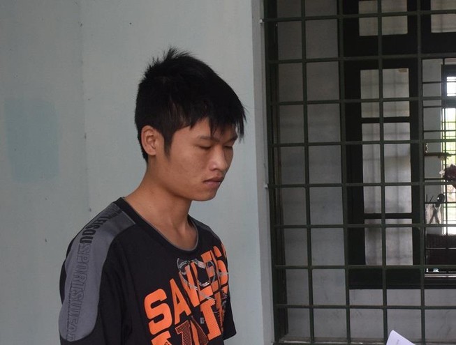 Đâm tài xế xe ôm từ sau lưng để cướp tài sản