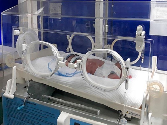 Nữ sinh Quảng Bình tự sinh em bé rồi bỏ lại trong nhà vệ sinh