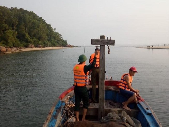 Nam thanh niên mất tích sau khi cứu 2 nữ sinh đuối nước