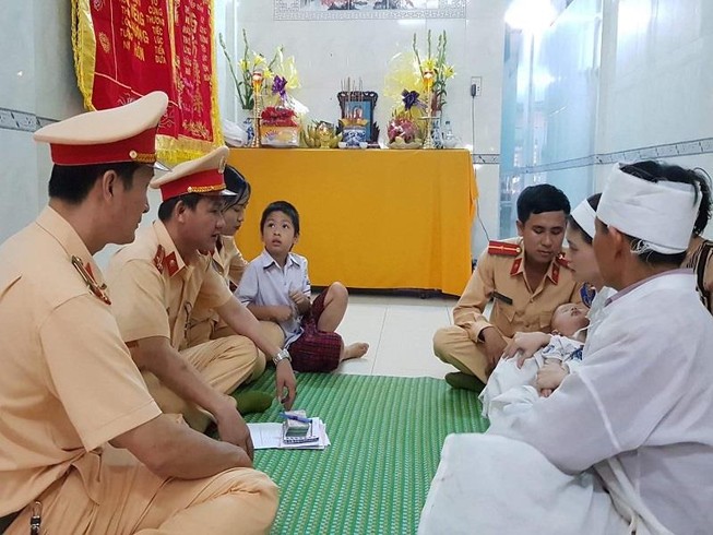 Bị đâm khi nhắc vượt đèn đỏ: CSGT quyên góp hơn 141 triệu đồng