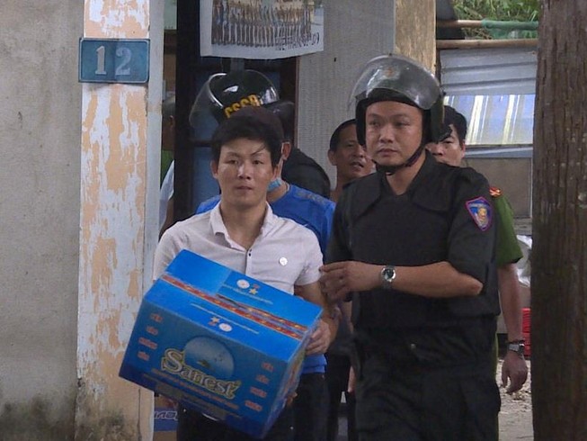 100 chiến sĩ triệt phá 6 điểm buôn bán 'cỏ Mỹ' tại Huế