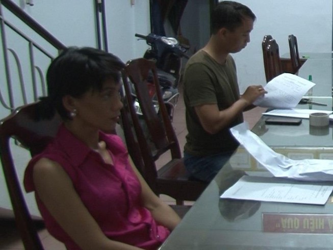 Bắt người phụ nữ mang 51 gói cần sa