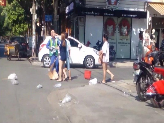 Công an vào cuộc vụ chị lao công bị chủ shop quần áo đánh