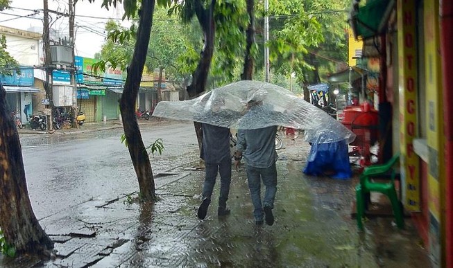 Huế đón cơn 'mưa vàng' giải nhiệt