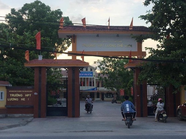 Không biết tin thi lại môn Văn, nữ sinh Quảng Bình khóc nức nở