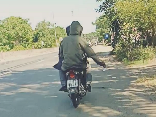 3 người rải tờ quảng cáo bị phạt hơn 15 triệu đồng