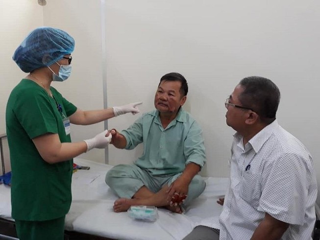 1 kiểm lâm Thừa Thiên - Huế bị bỏng khi dập cháy rừng