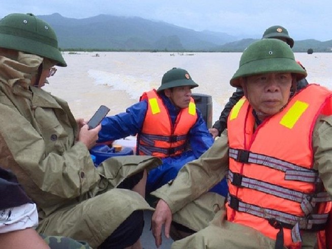 Đoàn cán bộ huyện gặp nạn trên sông Gianh khi đi giúp dân