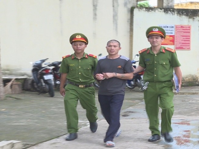 Thanh niên giật dây chuyền vàng làm gãy tay người phụ nữ
