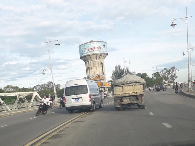 Phạt tài xế vượt ẩu trong lúc chở đoàn kiểm tra của tỉnh