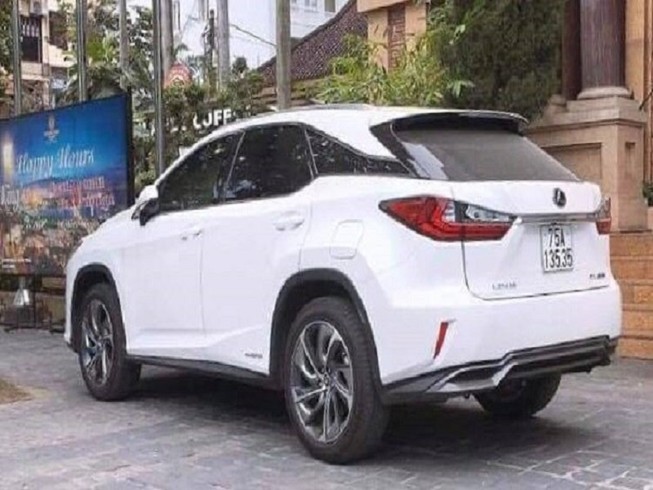 Tạm đình chỉ 2 cán bộ công an cấp 'nhầm' biển số xe