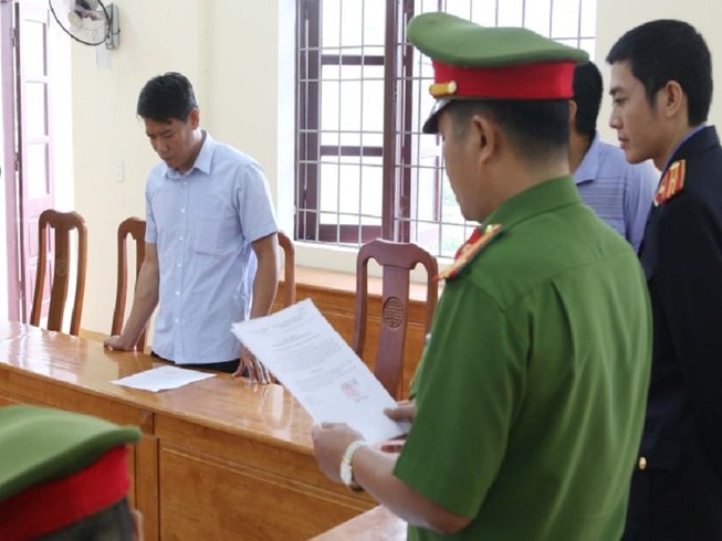 Để xảy ra phá rừng, nguyên trạm trưởng kiểm lâm bị bắt