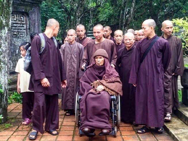Thiền sư Thích Nhất Hạnh rời Huế, về Thái Lan tịnh dưỡng