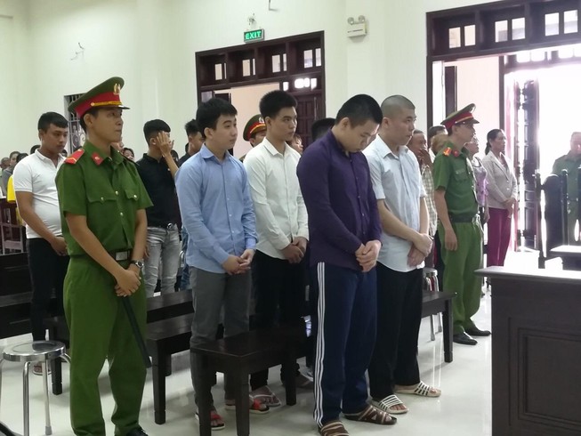 10 thanh niên phạm tội giết người, 3 người được án treo