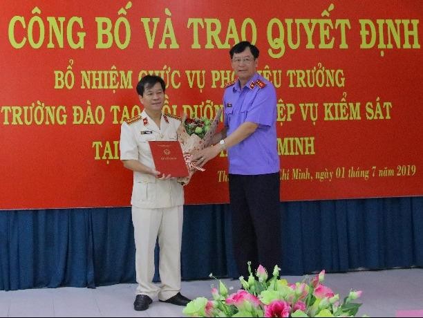 Một kiểm sát viên trung cấp được bổ nhiệm làm Hiệu phó