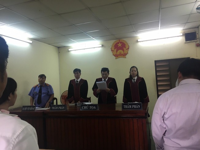 Một cảnh sát giao thông thua kiện nữ chủ tịch xã