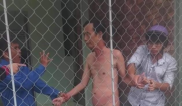 Khởi tố cụ ông khỏa thân cùng bé gái 13 tuổi