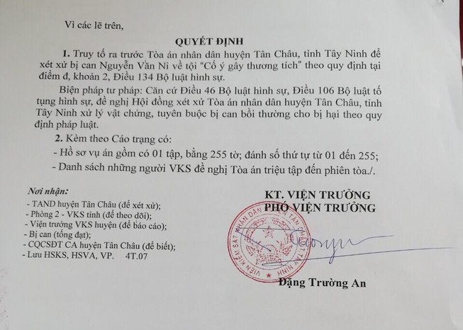 Ẩu đả vì cành cây, hai bên đều bị truy tố