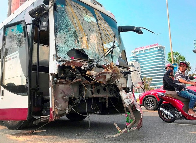 Xe khách gây tai nạn liên hoàn ở Đà Nẵng
