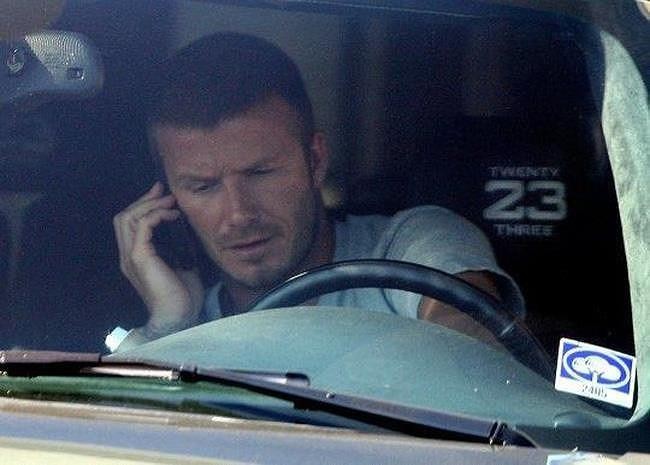 Beckham bị cấm lái xe 6 tháng vì sử dụng điện thoại